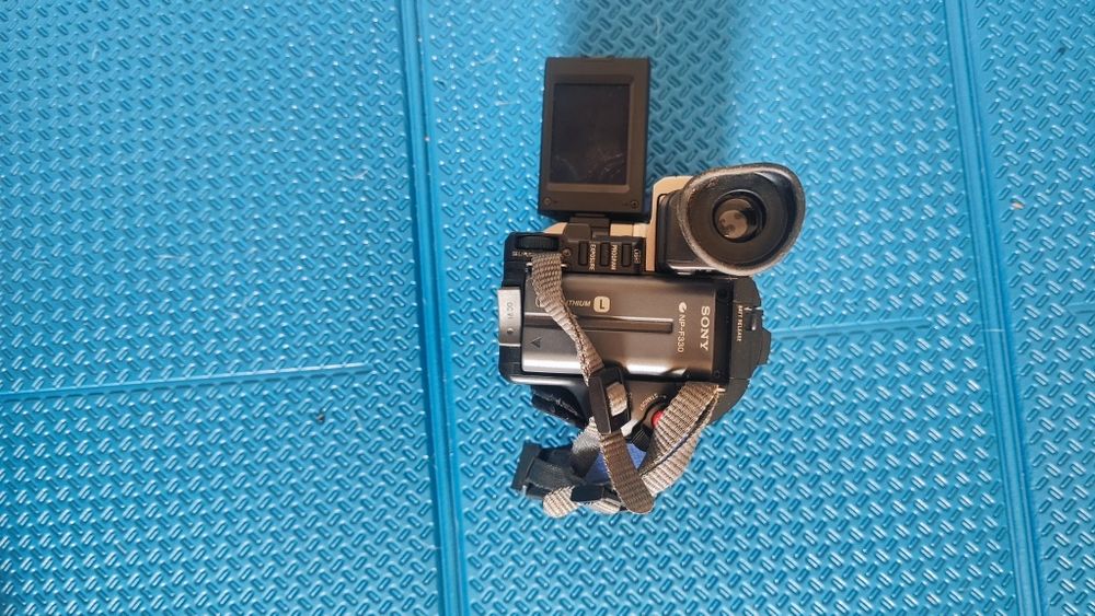 Câmera de filmar Sony Handycam video 8 a funcionar , com bateria e carregador.