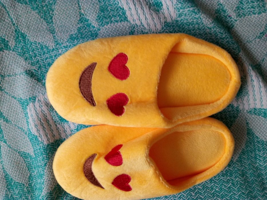 Нові дитячі тапочки