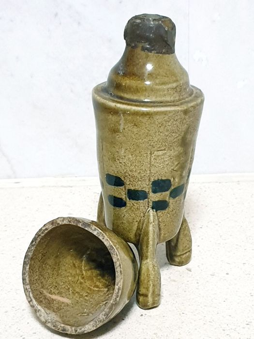 Antiga garrafa de pequeno foguetão em grés  dos anos 50