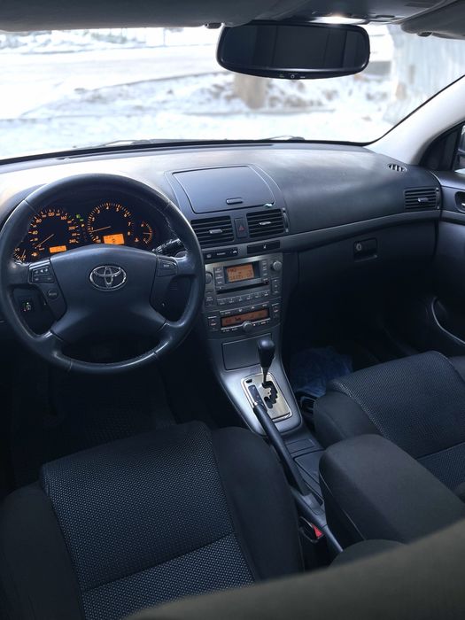 Авенсіс 1.8  газ автомат