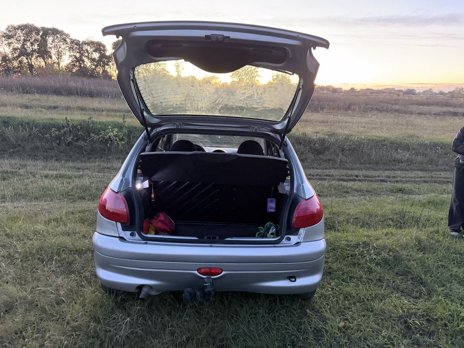 Peugeot 206 1.1 2500$