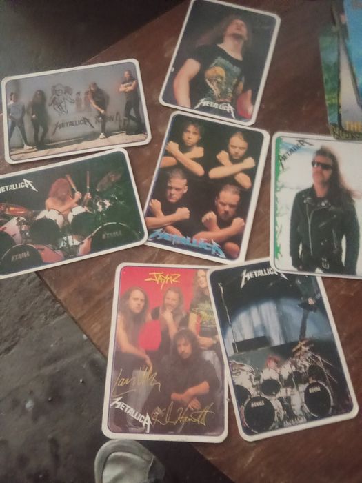 Calendários de Metallica Iron Maiden e Guns and Roses.