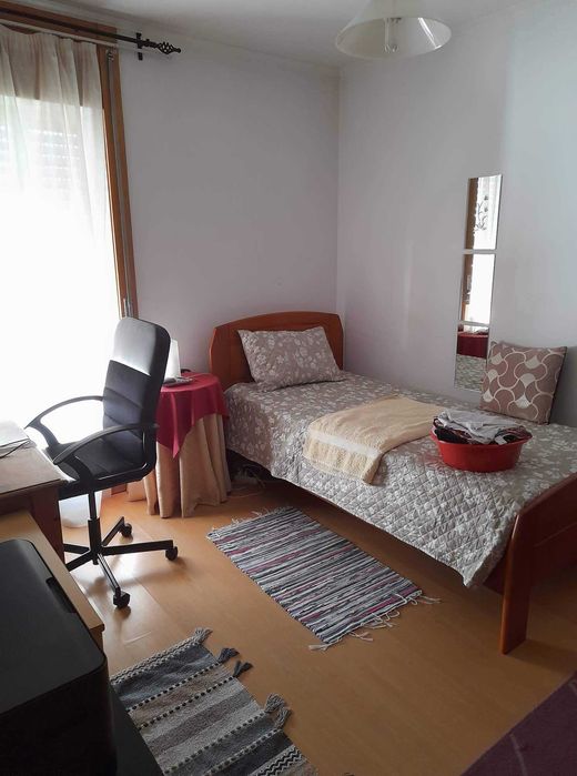 Quarto Lisboa estudantes sexo femino Lumiar linha amarela do metro Cidade Universitária