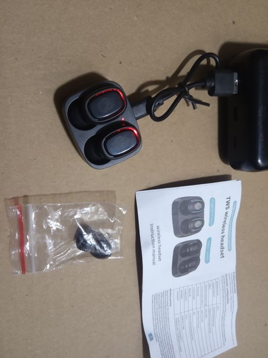 TWS Навушники хороший звук 4-6 годин роботи