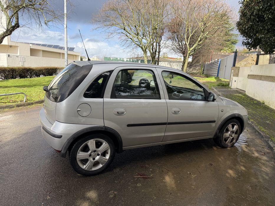 Opel Corsa 1.3 diesel - Ar Condicionado - 5lugares