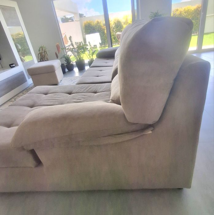 Sofá com Chaise Long - Semi Novo | Confortável | Tecido Robusto