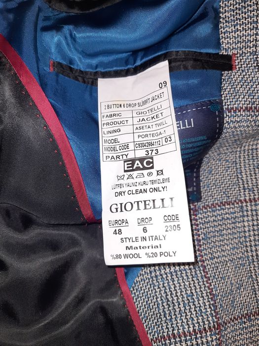 Сірий піджак від GIOTELLI