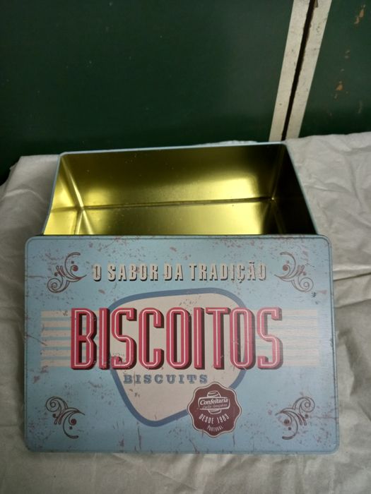 Colecionadores - caixa em lata de biscoitos