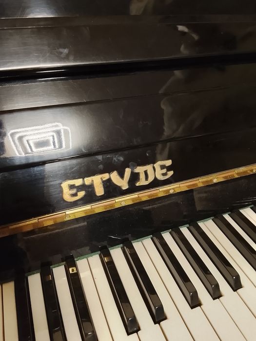 Piano ETYDE, bom estado