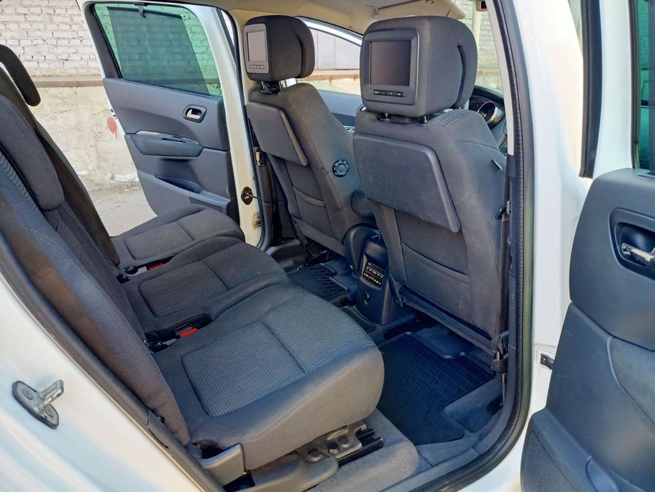 Пежо 5008 2012 рік, 1.6 дизель