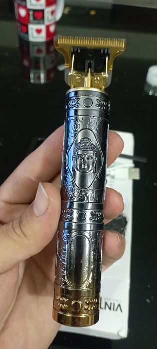 Buda máquina de cortar cabelo e barba