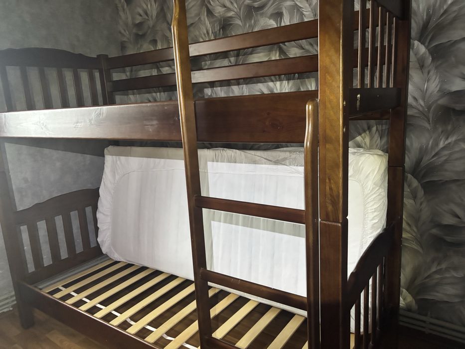 Ліжко-трансформер, розкладається на два окремі односпальні ліжка