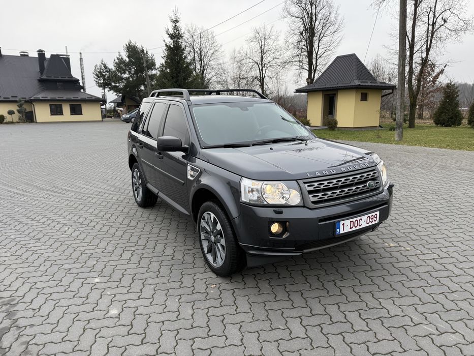 Свіжопригнаний Land Rover Freelander 2 з Бельгії, розмитнений, сертифікат для реєстрації вже зроблений, договір купівлі-продажу виписується одразу на нового власника ( за мій рахунок ). Авто на повному підключаємому приводі з вибором руху роботи. Реєстрація автомобіля закордоном була 2011- роком, а в Україні зареєструють 2010- роком. Можлива будь-яка провірка вашими майстрами ( включно і на офіційному сервісі ). Можлива доставка авто в будь-яку точку України. По автомобілю немає жодних проблем, мотор, ходова, коробка, електроніка, кузов, ВСЕ В СУПЕРОВОМУ СТАНІ.
Автомобіль практично на самій максимальній комплектації. Гарна музика Alpine з сабвуфером. Всі деталі по телефону.