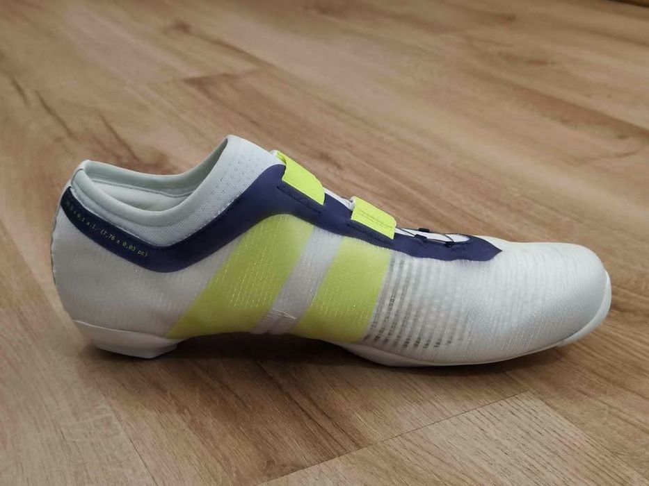 Sapatos de estrada Fizik Vega Carbon modelo 2025 Team Movistar