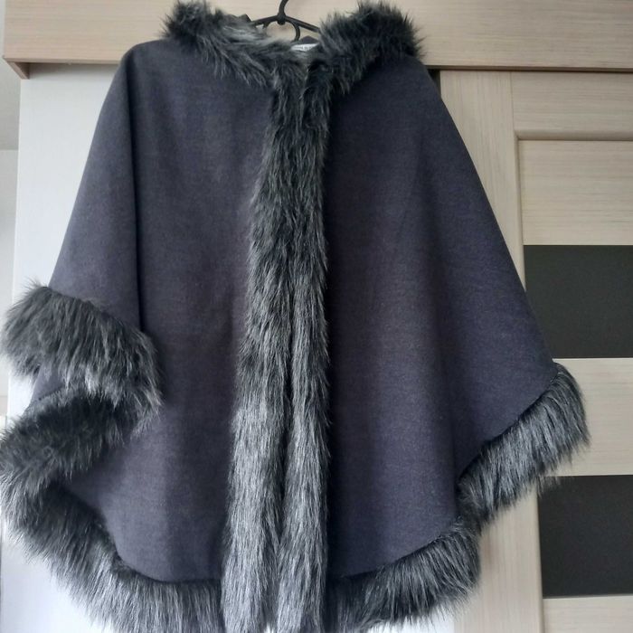 Шерстяне манто .