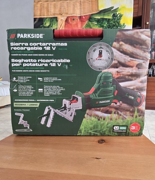 Cortador  de ramos/ serra sabre 12v completa parkside