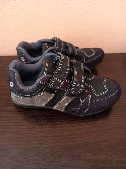 Кроссовки кроссы 34 размер. 
Новые. 
Пересылаю олх доставкой. 
Новой и