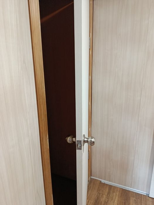Продам межкомнатные двери( дверное полотно)