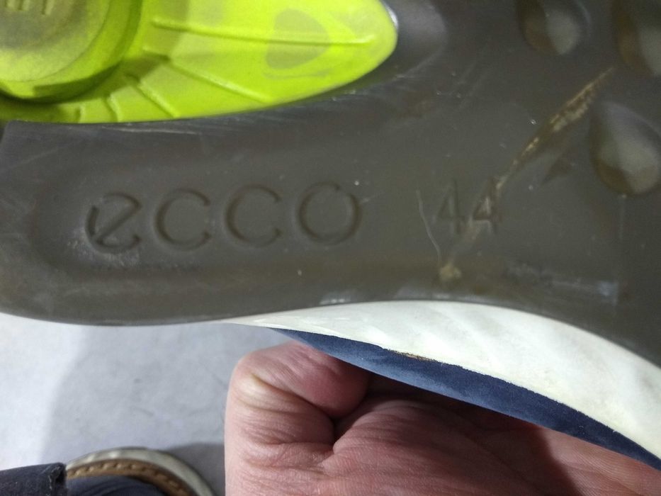 Шкіряні туфлі бренду ECCO розміру 43