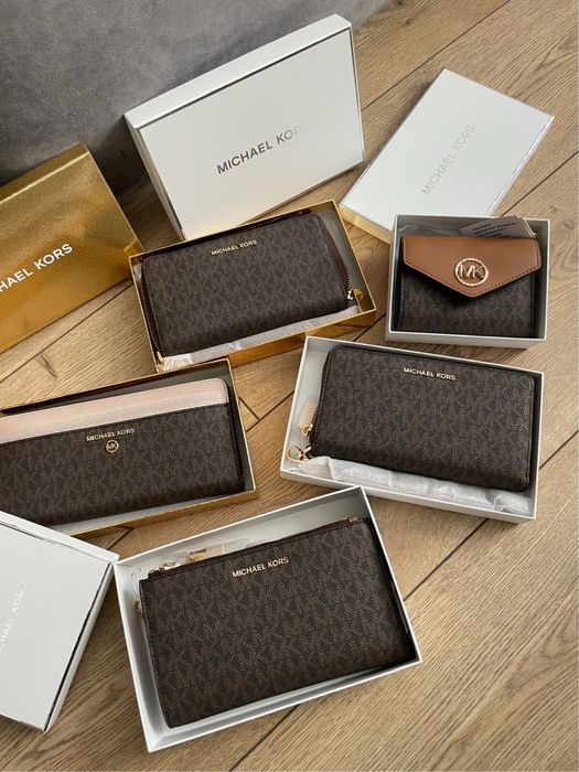 Кошельки Michael Kors