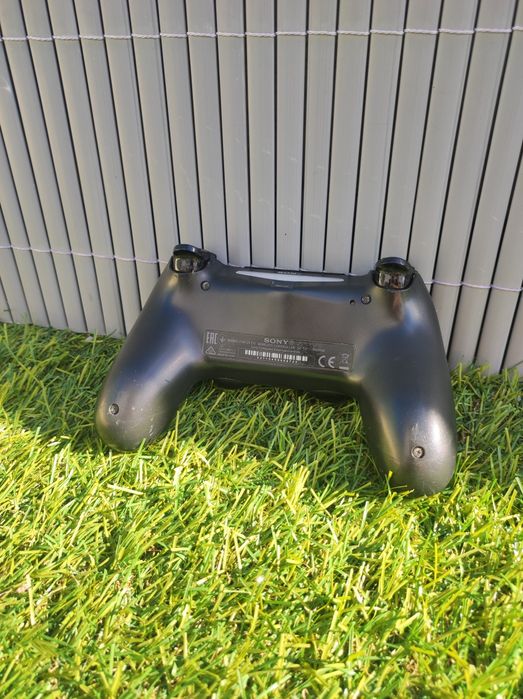 PS4 Slim + Comando