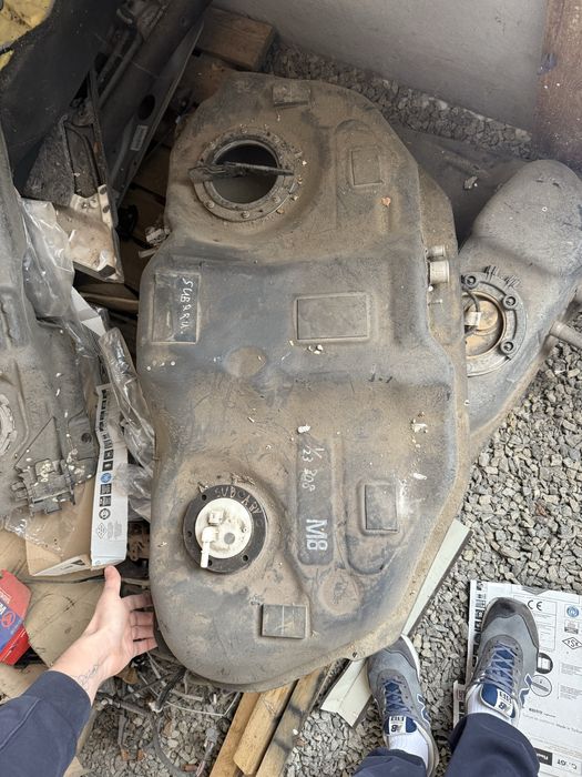 Продам паливний бак SUBARU