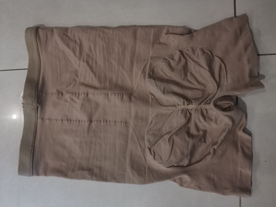 Cinta alta mulher como nova com elástico no acabamento tamanho S M