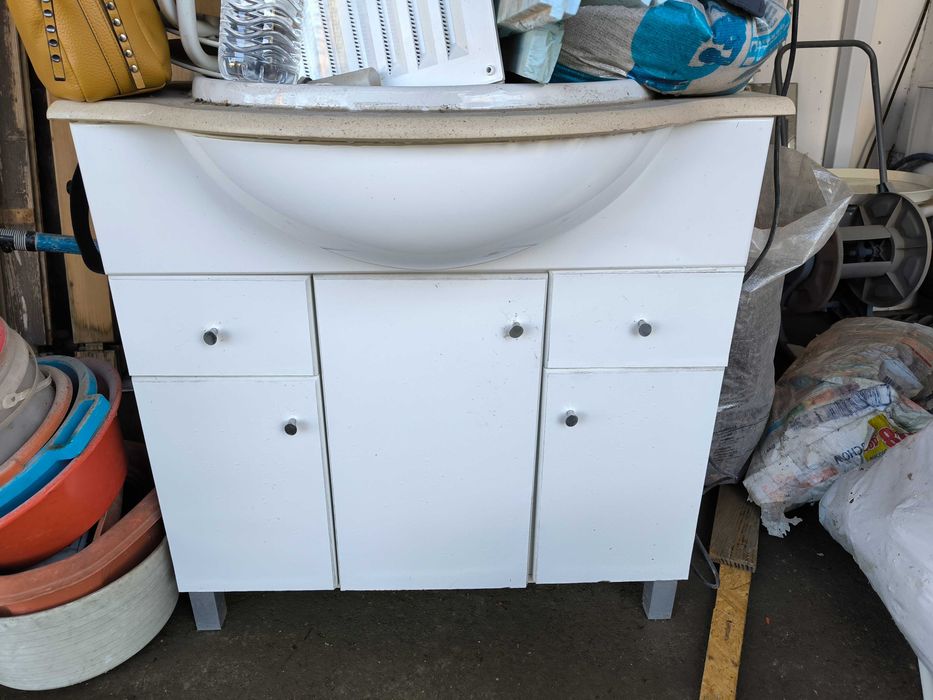 Móvel de wc, com torneira e lavatório