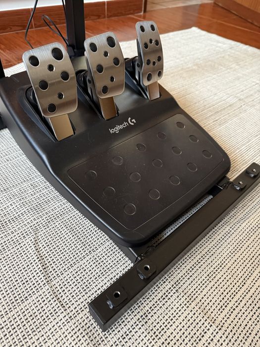 Volante Logitech G29 Driving Force (C/GARANTIA) c/ pedais e suporte