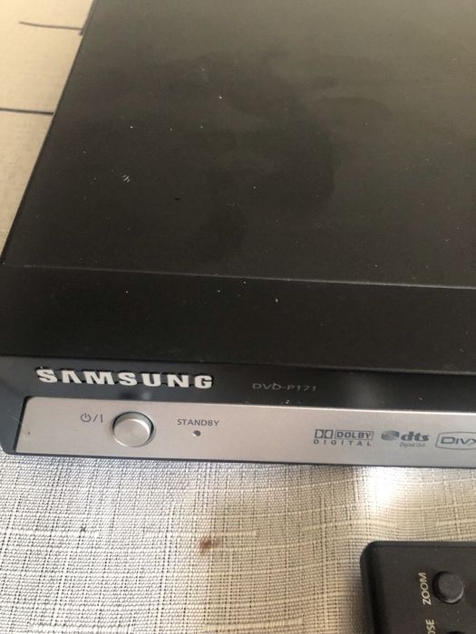 Odtwarzacz dvd Samsung niuzywany, sprawny z pilotem.