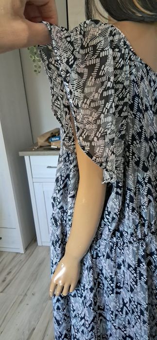 Sukienka w zygzaki plus size