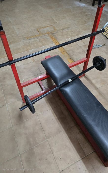 Bancos / barra e pesos de ginásio