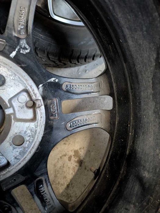 Felgi 4x100 z oponami zimowymi.