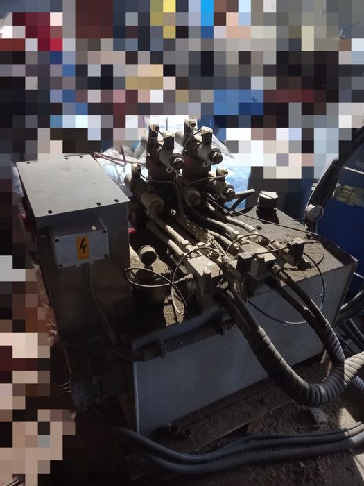 Łuparka do betonu (do ogrodzeń łupanych, wibroprasa, formy)