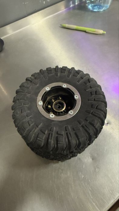 Crowler RC 1/10 preparada com comjunto de pneus extra .2.2 com jantes e pesos