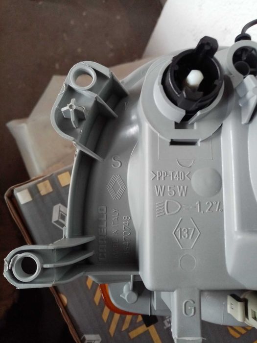 Farol esquerdo Renault twingo