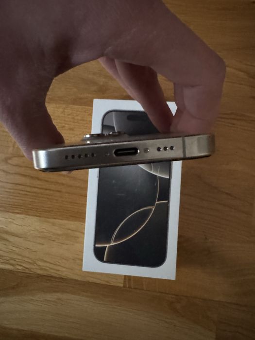 Продам айфон 16про 256 в ідеалі 93%