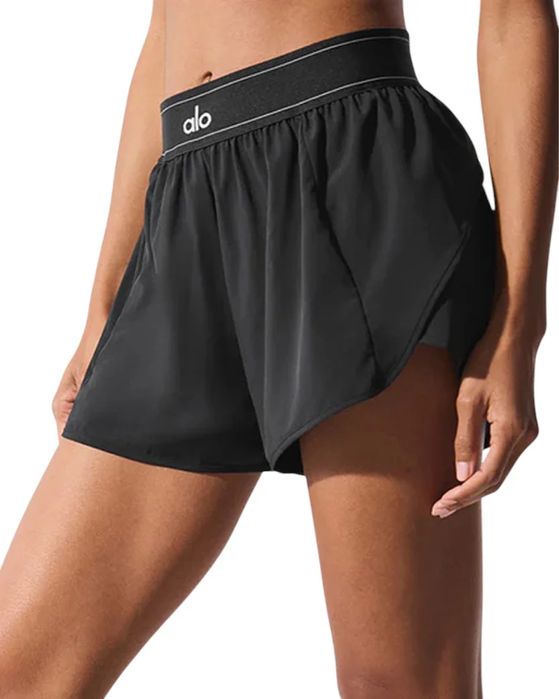 Спортивные шорты ALO yoga для тренировок и фитнеса