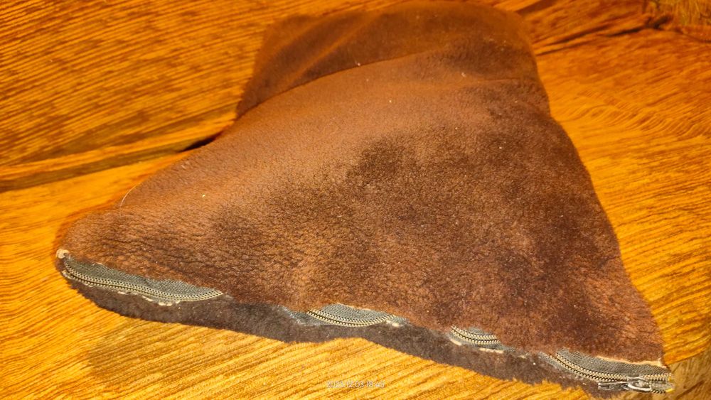 Poduszka z futrem stan bdb