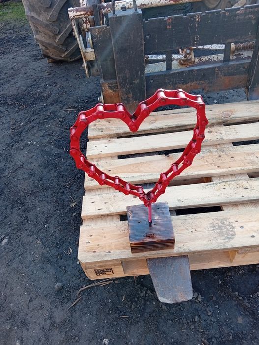 Serce z łańcucha czerwone