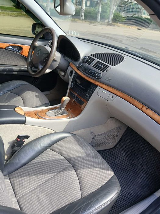 Mercedes-Benz e-class w211