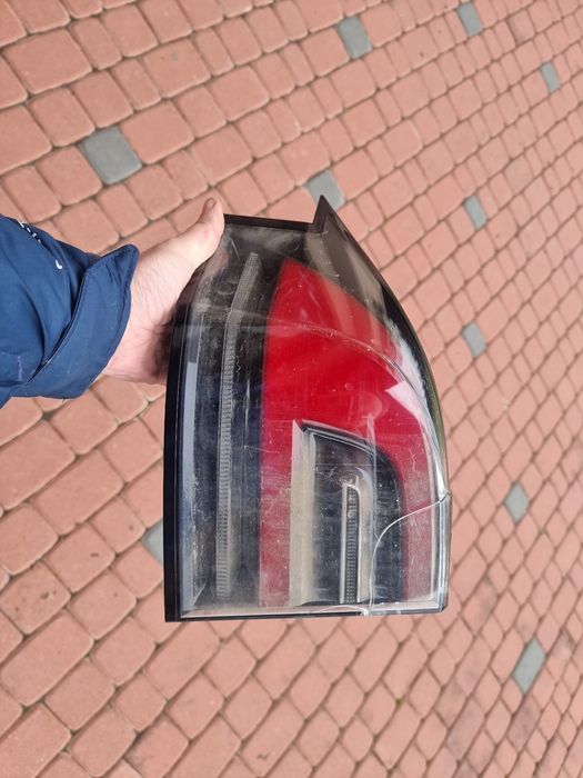 Задній  стоп фара ліхтар tesla x