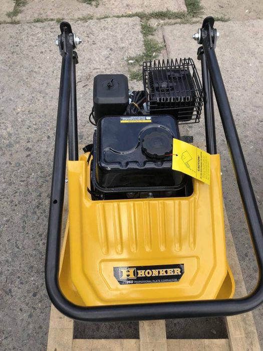 Віброплита HONKER 29260, 100 кг, з двигуном LONCIN 190 cc.