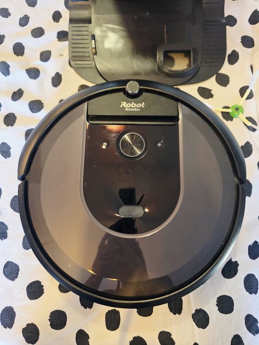iRobot Roomba i7+ com Clean Base – Bom Estado