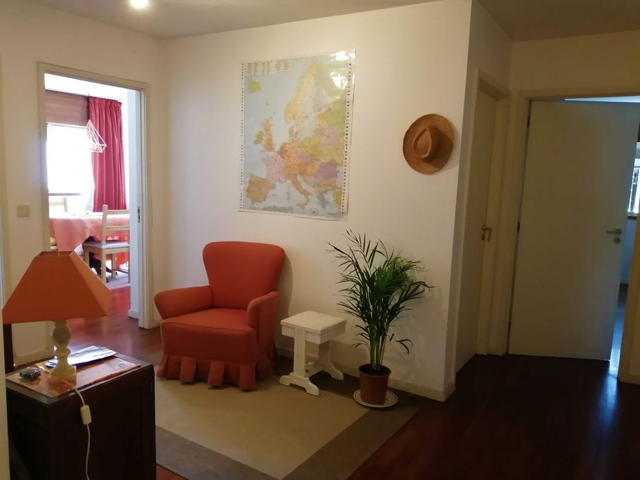 Bom quarto individual, espaçoso, luminoso em zona tranquila