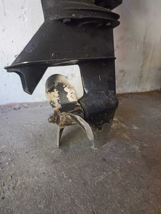 Silnik yamaha 25 KM  648 dwusuwowy, stopa S , na części uszkodzony