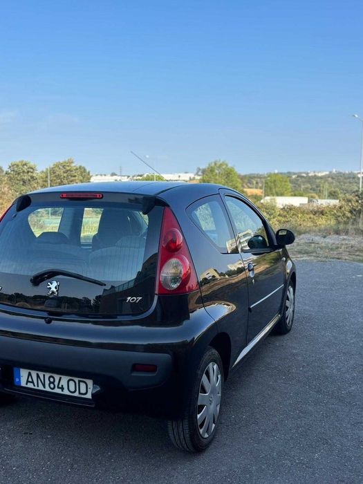 Peugeot 107 1.0 – 2006 | 145.668 km | €4.500