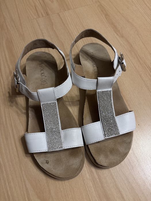 Białe sandały Lasocki