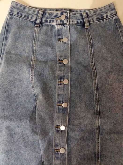 Długa dżinsowa spódnica