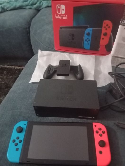 Nintendo switch Nova na caixa com acessórios